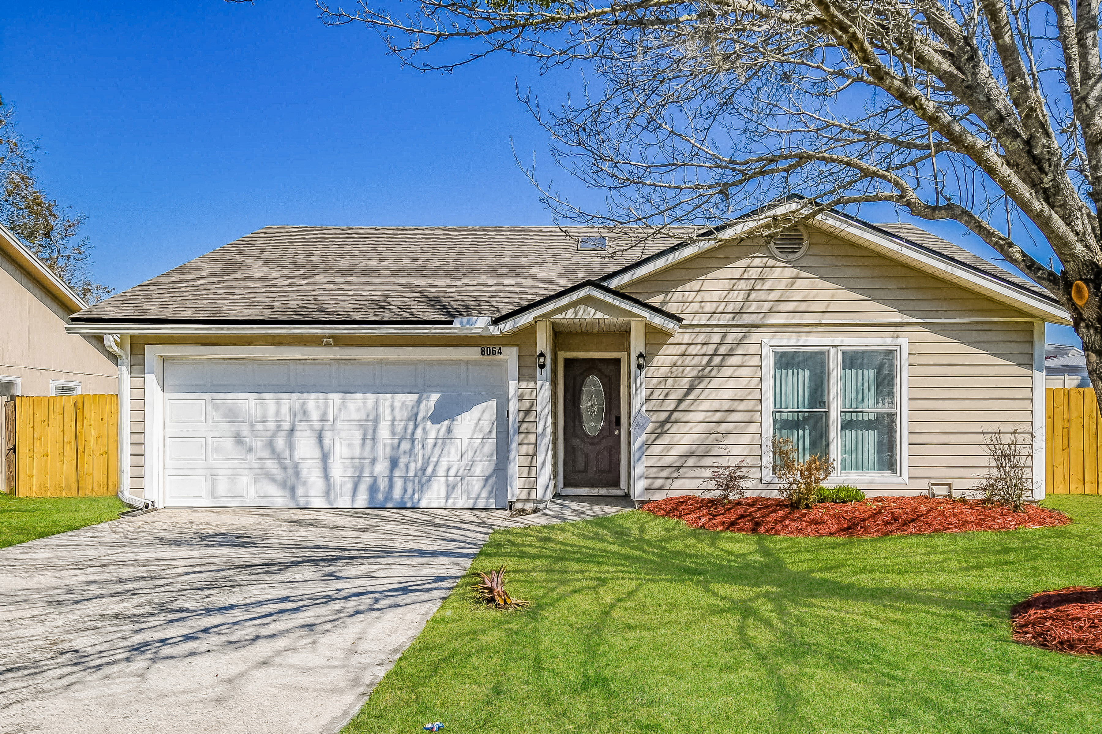8064 HONEYSUCKLE LN JACKSONVILLE, FL 32244